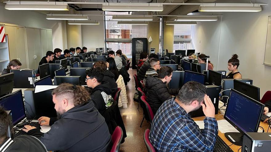 Estudiantes en la ETS de Ingeniería Informática.