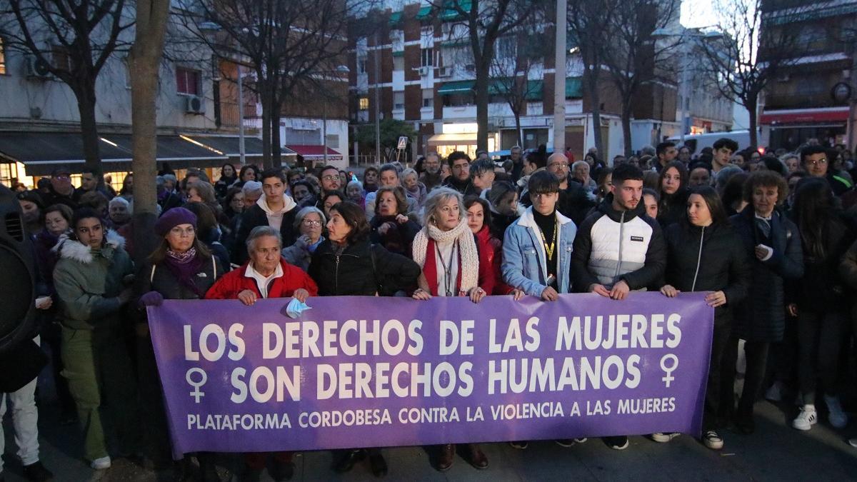 Concentración contra el asesinato machista, plaza Bellavista, barrio del El Naranjo