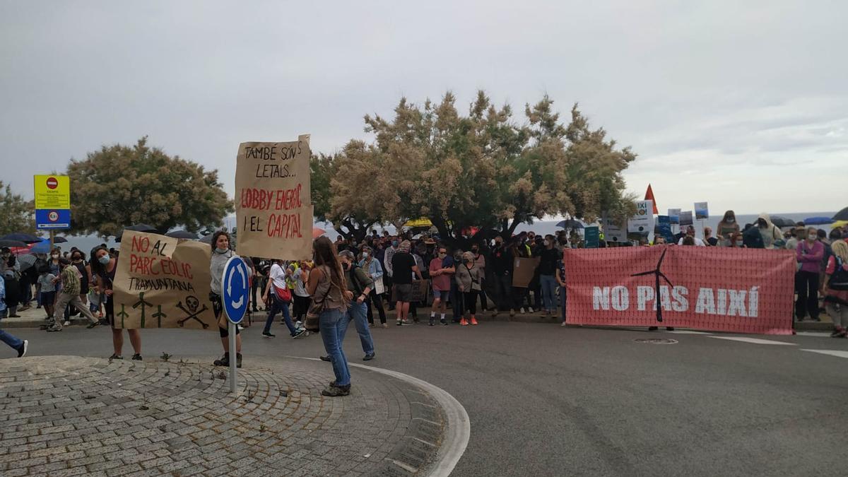 L&#039;inici de la concentració, a la plaça Ave Maria de l&#039;Escala.