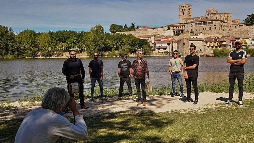 Rot, entre los dos grupos zamoranos que participan en el programa.