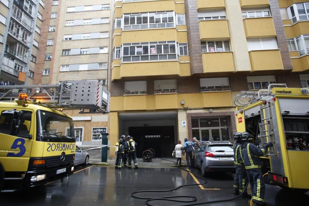 Incendio en un garaje de la calle Doctor Marañón de Avilés