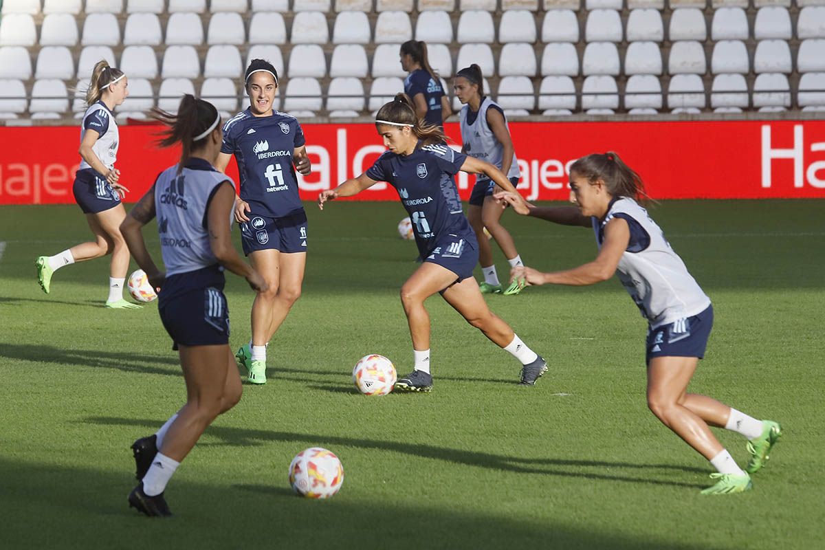 Las imágenes del entrenamiento del la selección española femenina de fútbol en El Árcangel