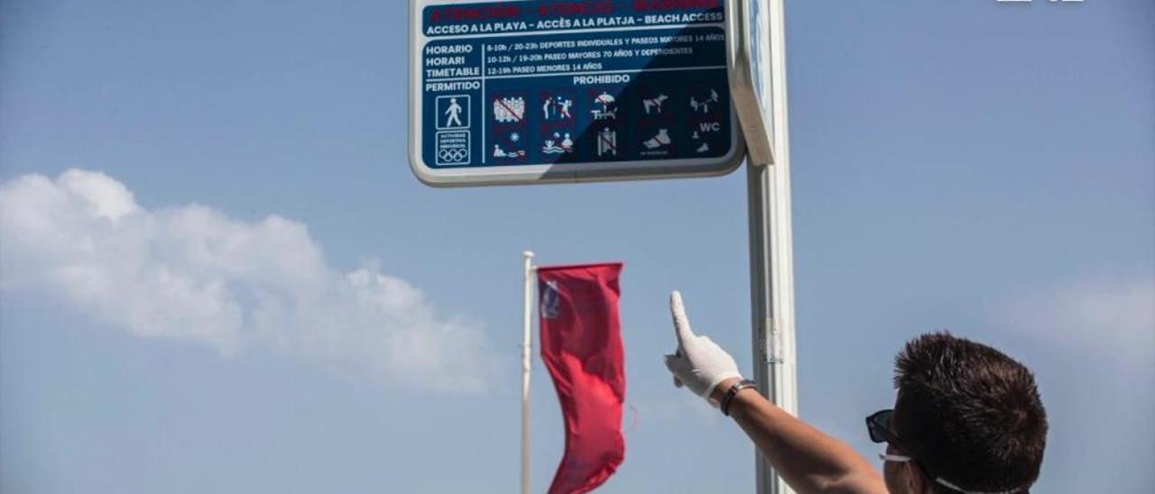 Las playas de Alicante reabren para el paseo y deportistas de élite