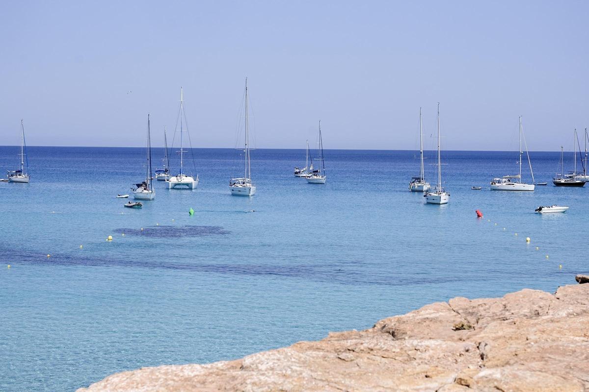 El Consell de Formentera ha iniciado los trabajos de instalación del balizamiento del litoral