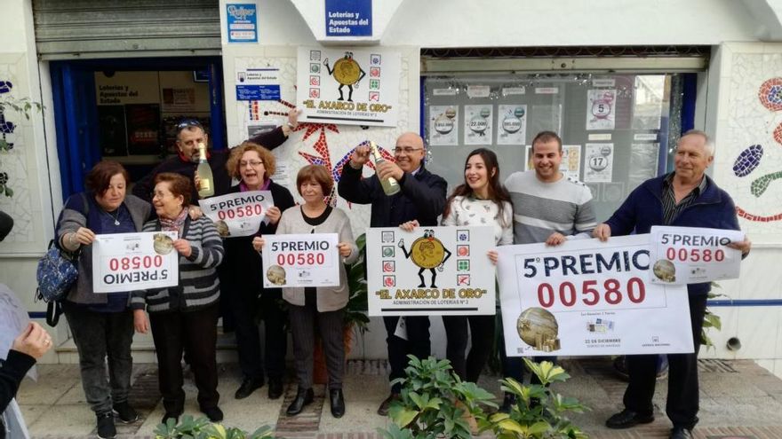 Imagen de la administración de Torrox celebrando el quinto, el 00580