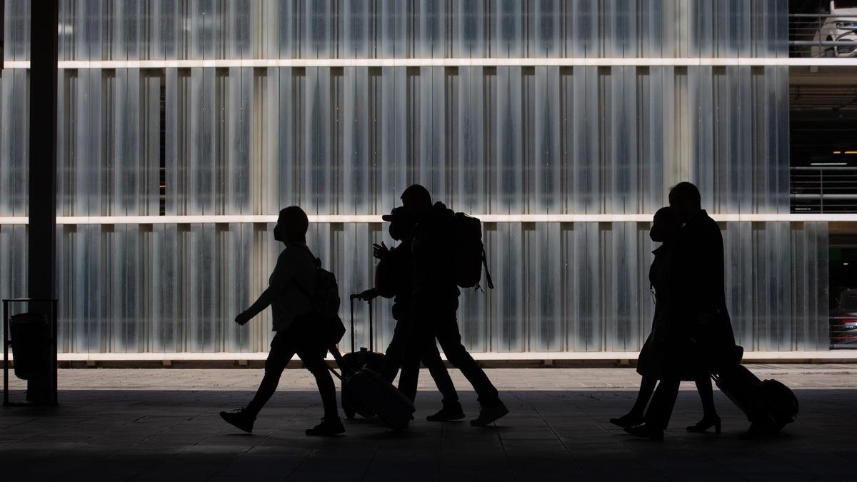 Pasajeros en el aeropuerto de El Prat.