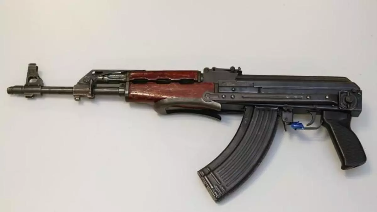 Intervenidos en el norte de Portugal dos fusiles kalashnikov, una narcolancha y cinco vehículos con matrícula española