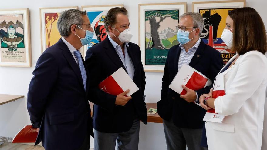 Por la izquierda, Pedro López Ferrer, Félix Baragaño, Álvaro Alonso y Rosa Martínez, ayer, en la sede de la Cámara de Comercio de Gijón.