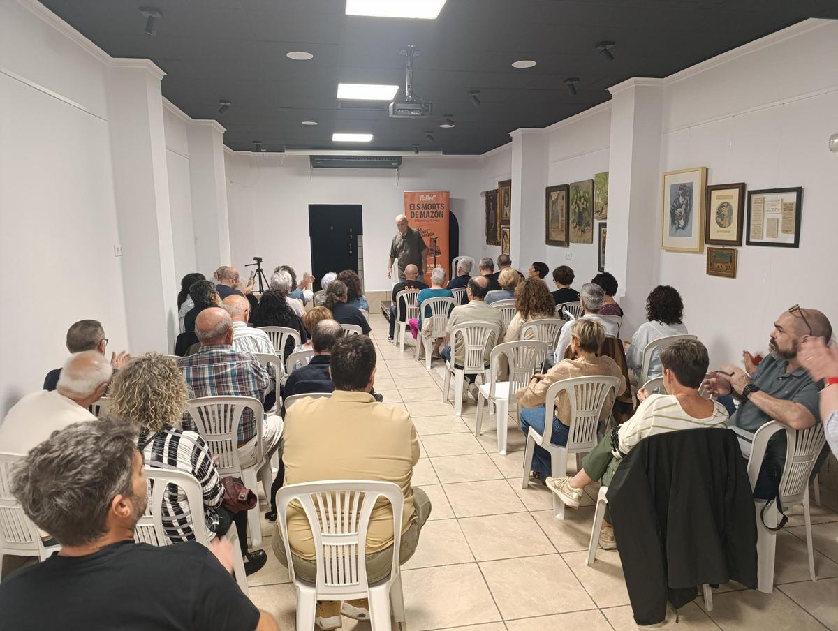 Público asistente a la presentación e inauguración