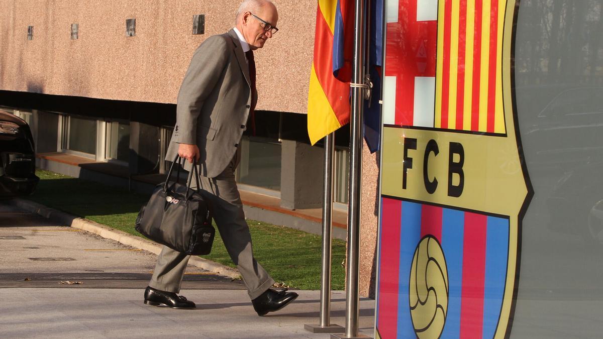 Vilarrubí, entrando en las oficinas del Camp Nou