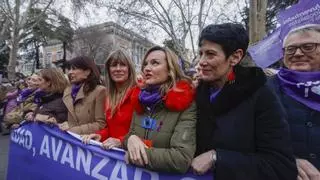 Miles de personas gritan que 'se acabó' en el 8-M en medio del ruido por la bronca política