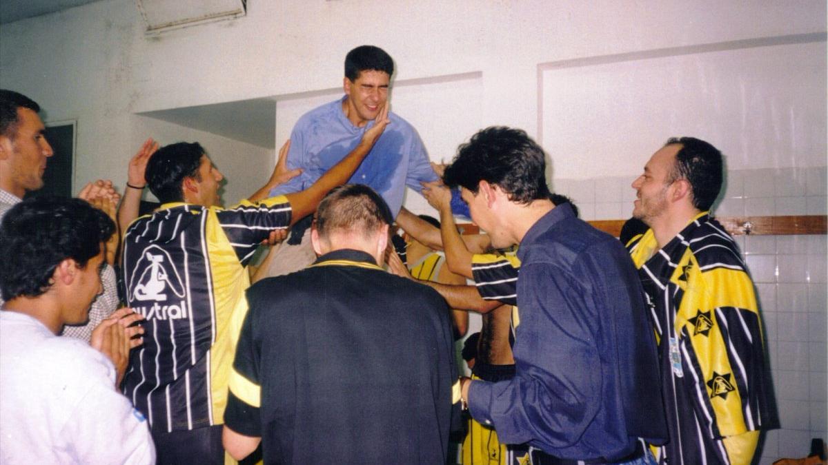 Jou Costa en la celebración del ascenso a la Liga EBA