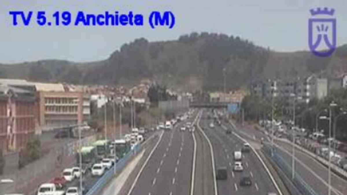 Retenciones de tráfico en La Laguna debido al corte de la TF-5