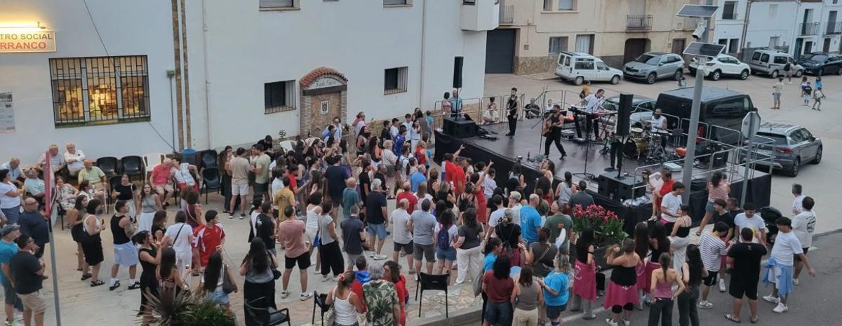Música y tradición llenan las calles