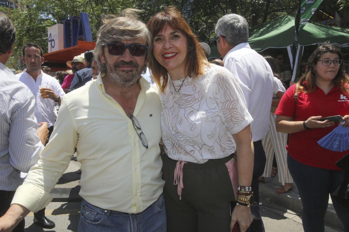 La pirotecnia Del Mediterráneo ofrece una mascletà marcada por la intensidad y con un potente terremoto final a dos alturas que ha provocado la rotura de un cristal del entorno de la plaza y daños en