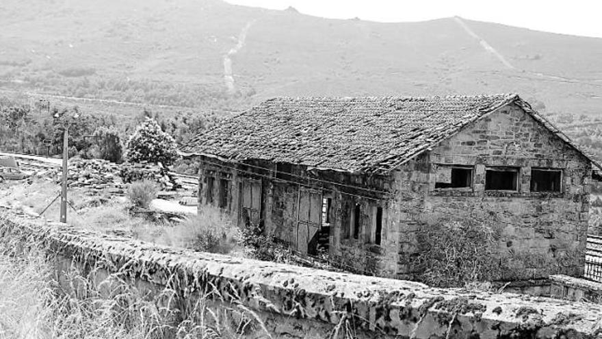 Almacén de la estación de Lubián que se quiere convertir en Museo.