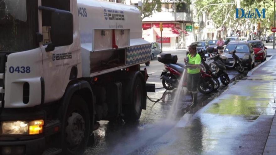 Emaya refuerza la limpieza con agua en 13 barrios de Palma