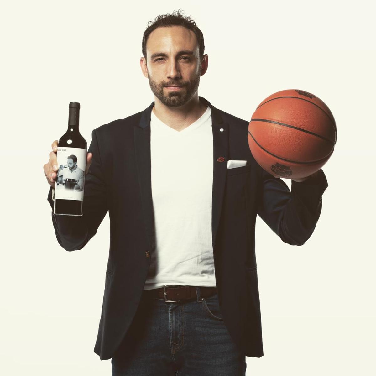 El baloncesto y el vino, las dos pasiones de este vila-realense de 37 años.
