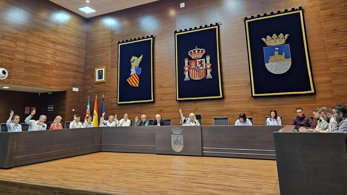 Foto del pleno extraordinario de este jueves en Orpesa, en la que aprobaron la incorporación de los remanentes.