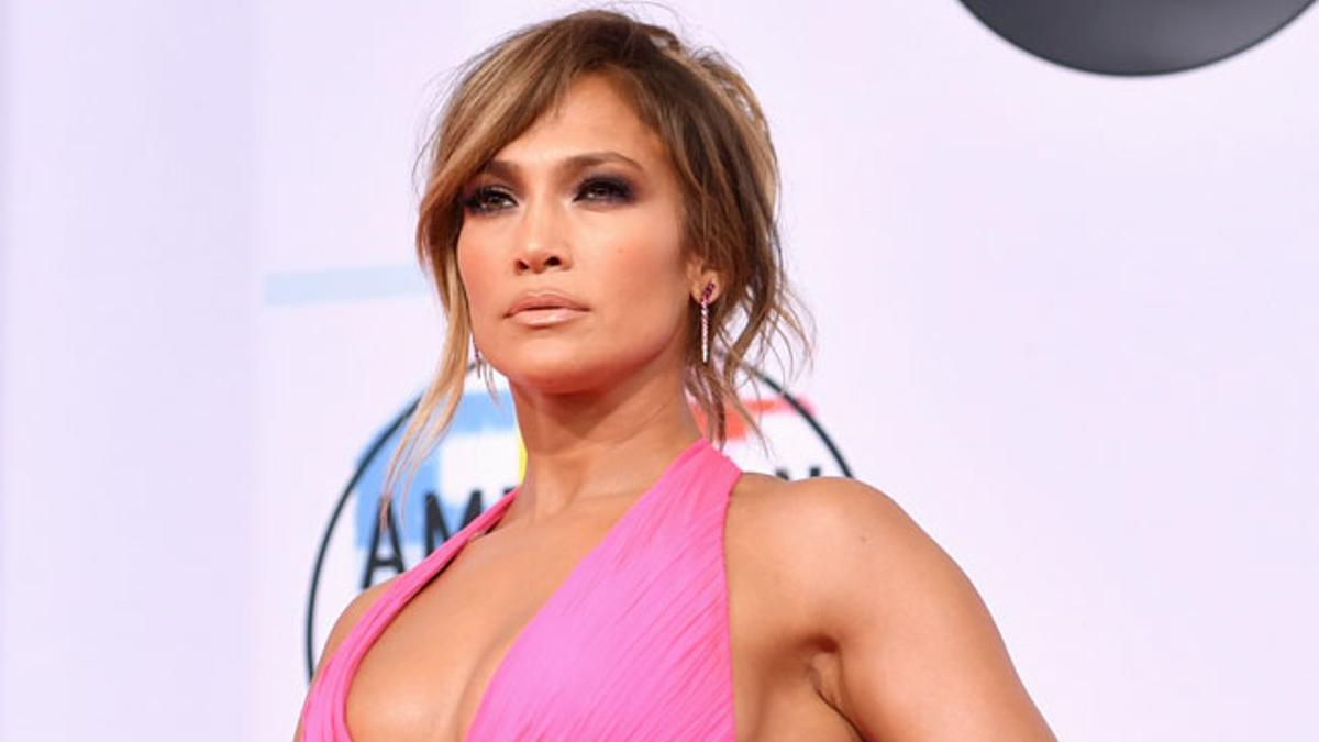 Las transparencias del vestido de Jennifer Lopez en los AMAs 2018