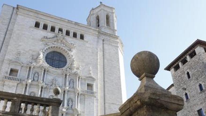 La polèmica del toc de les campanes de la Catedral a la nit revifa.