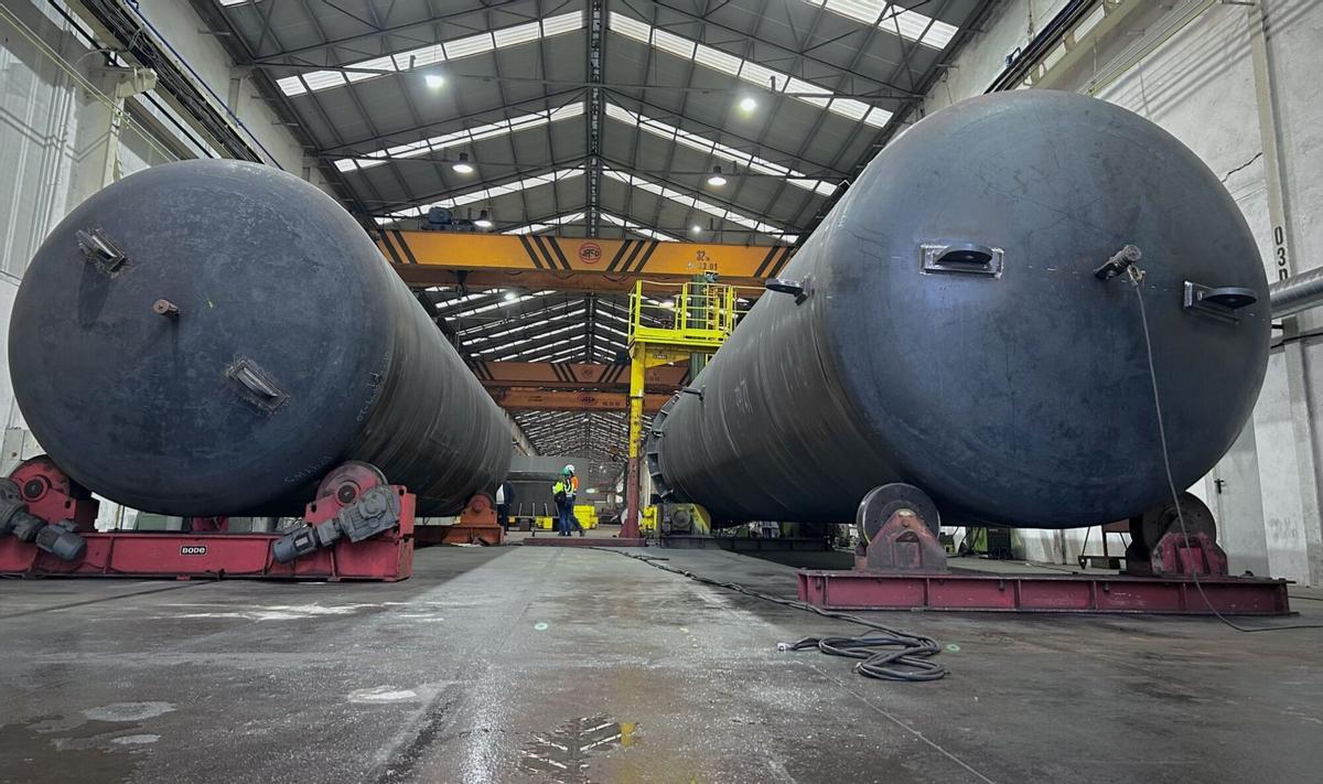 Fabricación de grandes depósitos para hidrógeno en la fábrica de MIND Industrial, en Mos.