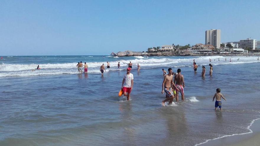Rescatados ocho bañistas en la playa de Xàbia por las fuertes corrientes