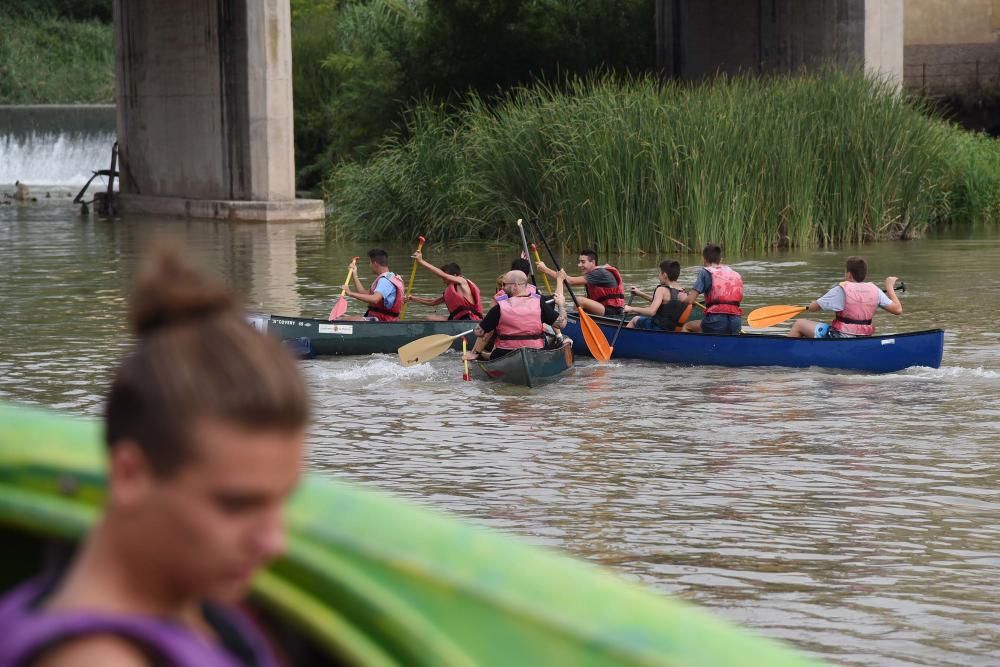 Més de 170 persones participen en la sisena Competició de Canoes al riu de Sallent