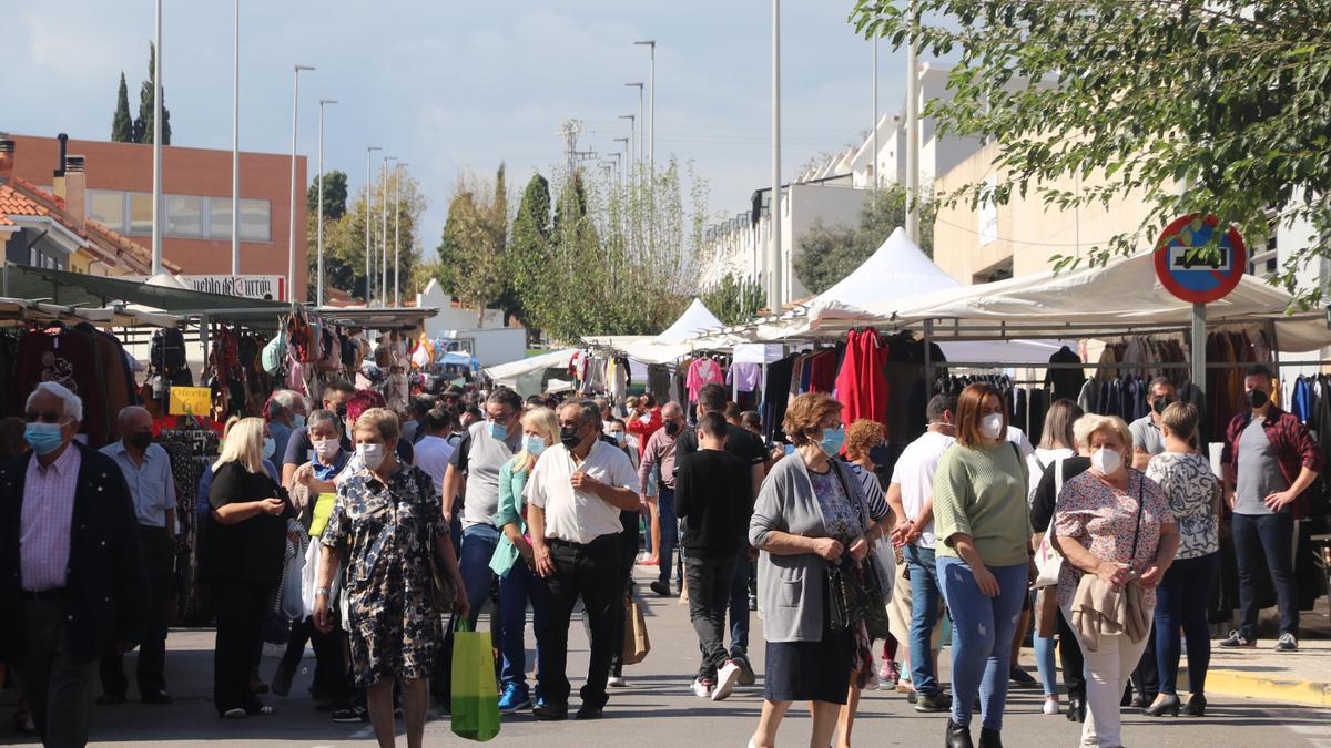 Vecinos y visitantes no han dudado en acercarse a disfrutar de este tradicional evento.