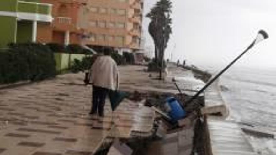 Destrozos causados por el temporal en el litoral suecano.