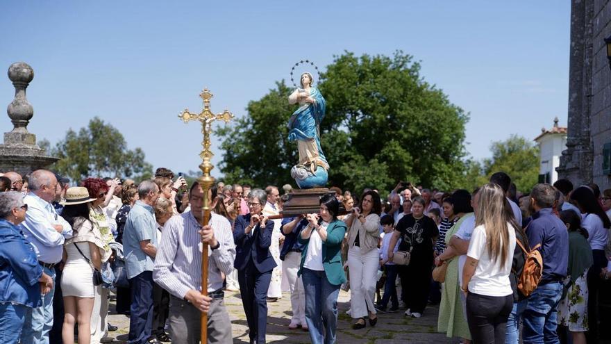 Procesión de los pétalos en el Santuario de O Corpiño de Lalín
