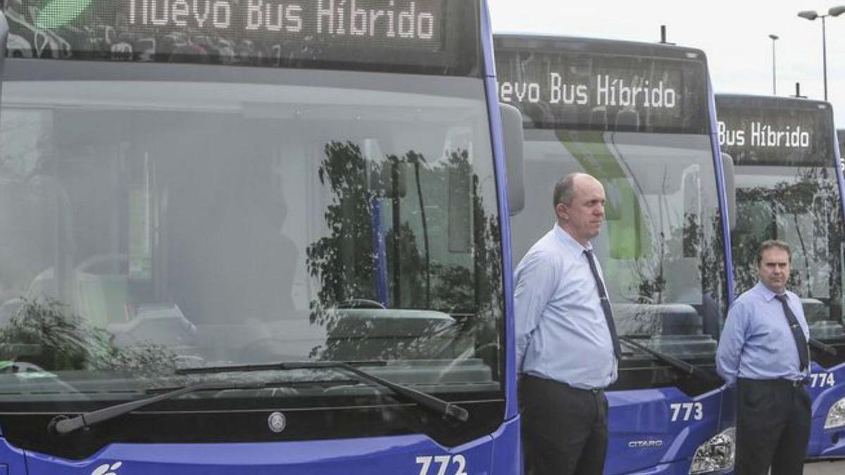 Autobuses híbridos de La Alcoyana. | PILAR CORTÉS