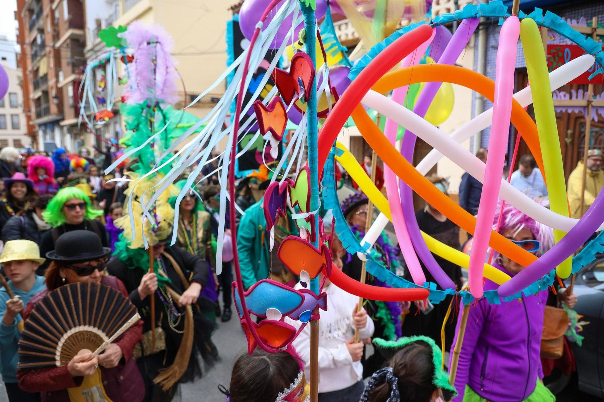 El Cabanyal se vuelca con el carnaval más americano con el 'Mardi Grass' de Nueva Orleans