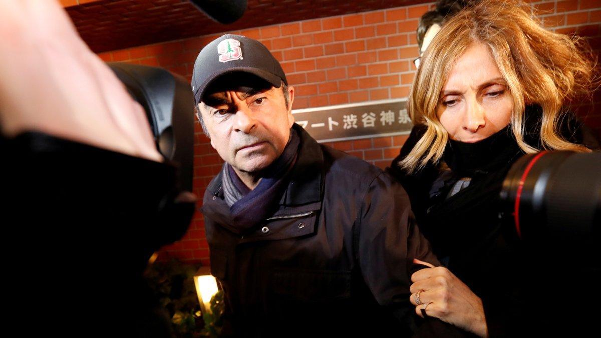 FILE PHOTO: Former Nissan Motor Chairman Carlos Ghosn accompanied by his wife Carole Ghosn, arrives at his place of residence in Tokyo, Japan, March 8, 2019. REUTERS/Issei Kato/File Photo