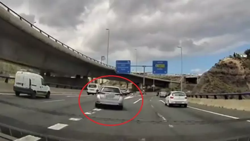 Conducción temeraria en la GC-3: adelanta por la derecha y se lanza al desvío de La Paterna