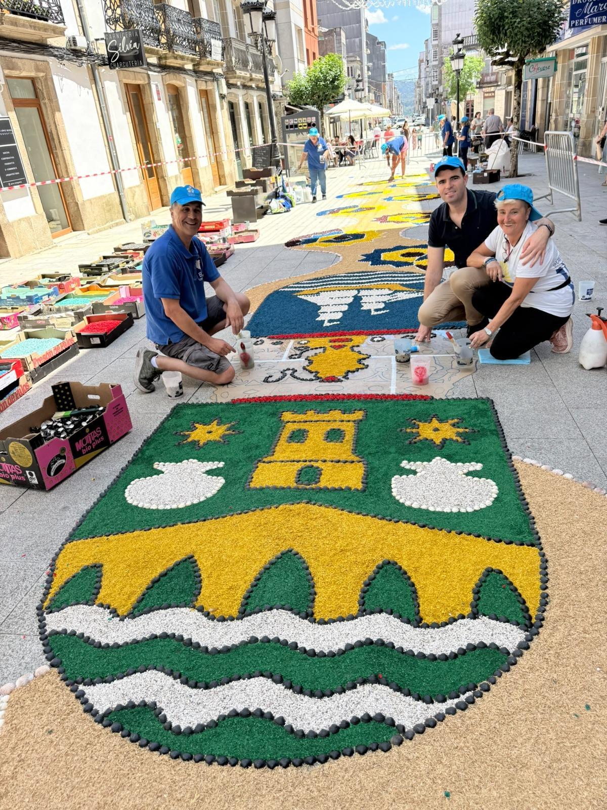 Los alfombristas de Cunchas e Flores, de Bueu, el Corpus San Paio 2026 en A Estrada