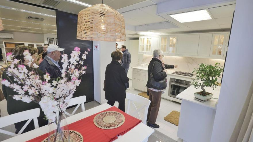 Inauguración de la sede del club de jubilados de Gènova en diciembre tras una reforma financiada por Ikea.