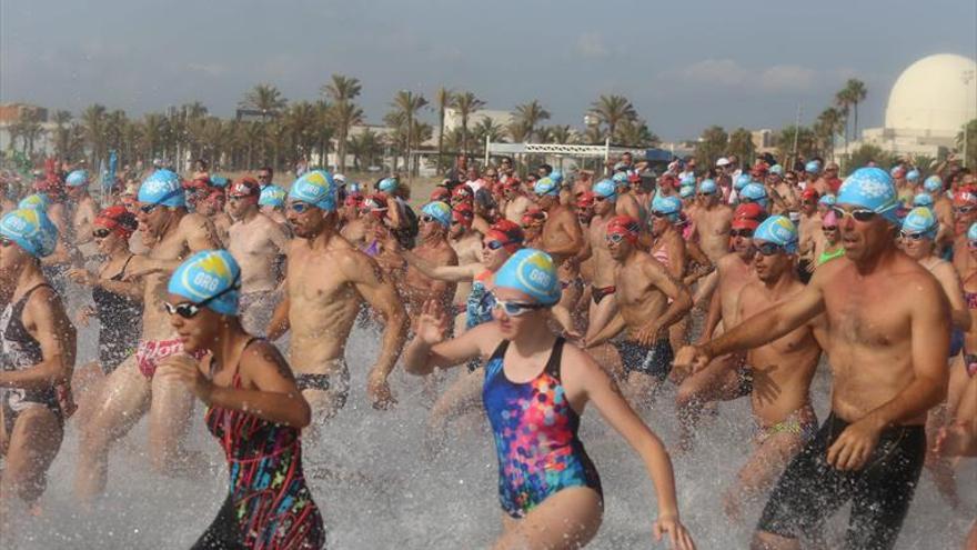 Muñoz y Ruiz se imponen en la XI Travesía Playa del Gurugú