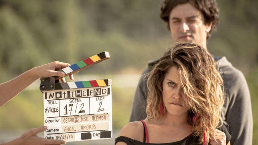 María León y Javier Rey, durante el rodaje del mediometraje &#039;Not the End&#039;.