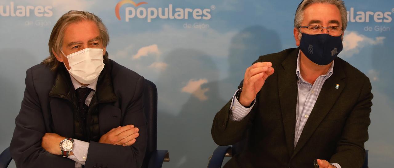 López Asenjo, a la izquierda, y Pablo González.