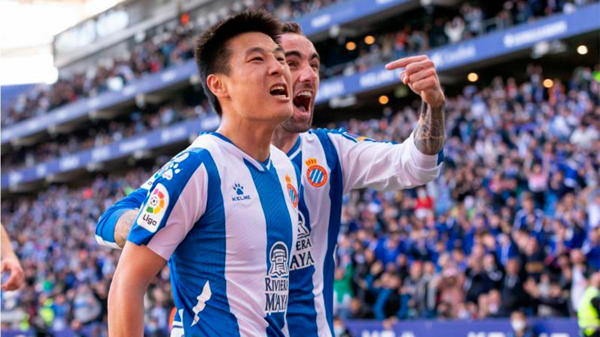 Wu Lei, celebrando un gol