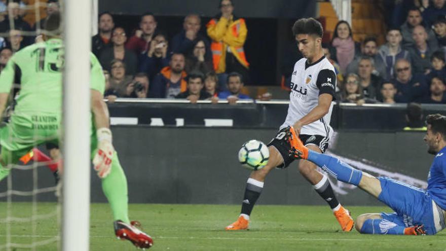 Ferran Torres, contra el Getafe en Mestalla.