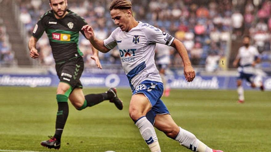 Dani Gómez, durante un partido con el Tenerife, equipo en el que ha jugado cedido esta pasada temporada.