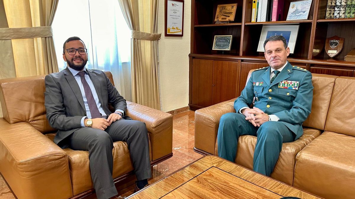 El subdelegado del Gobierno y el coronel jefe de la Guardia Civil de Alicante.