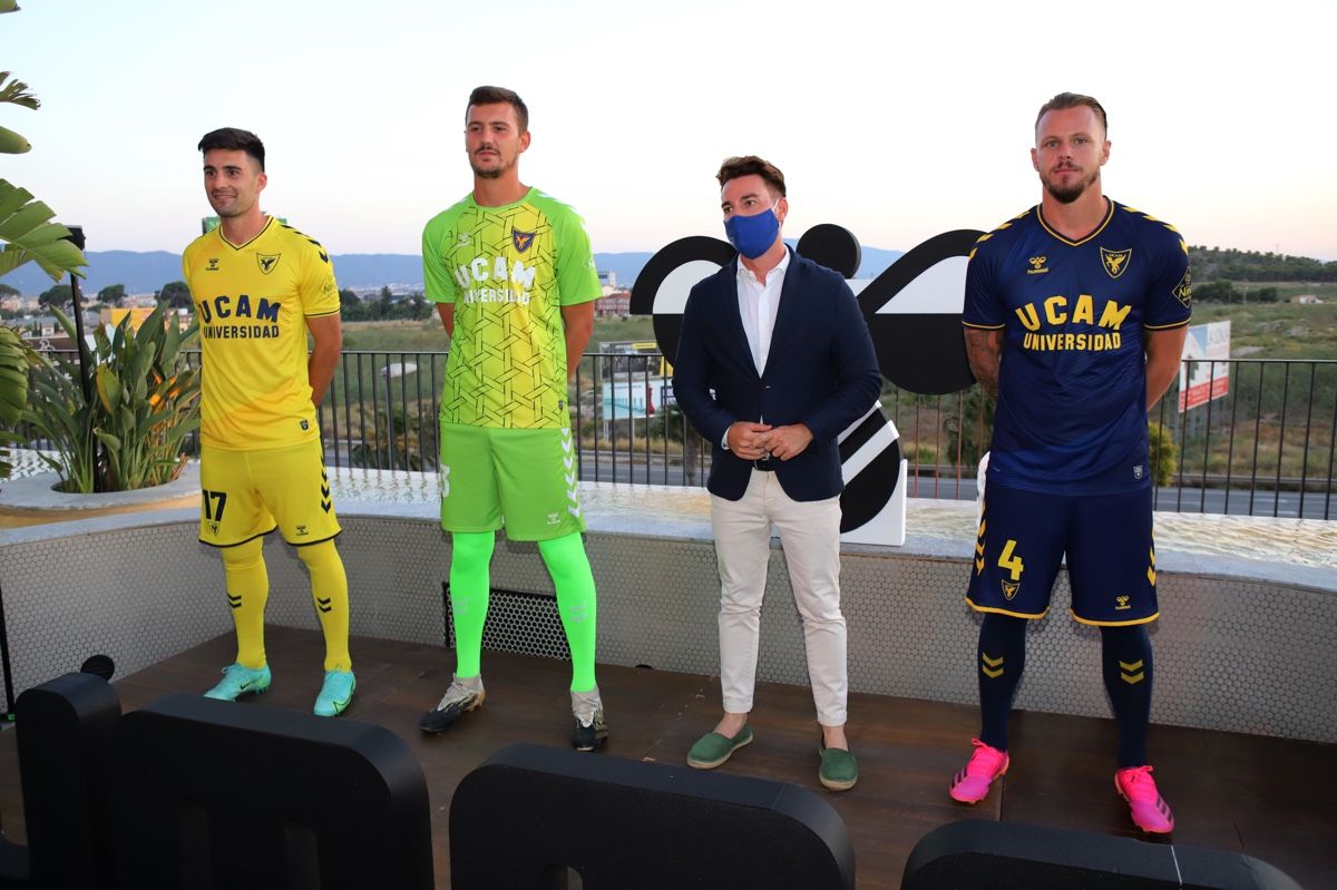 Los equipos de la UCAM presentan sus nuevas equipaciones