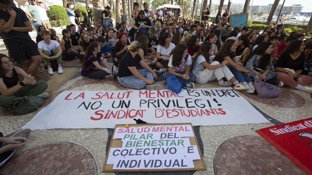 Manifestación en Alicante de estudiantes por la salud mental