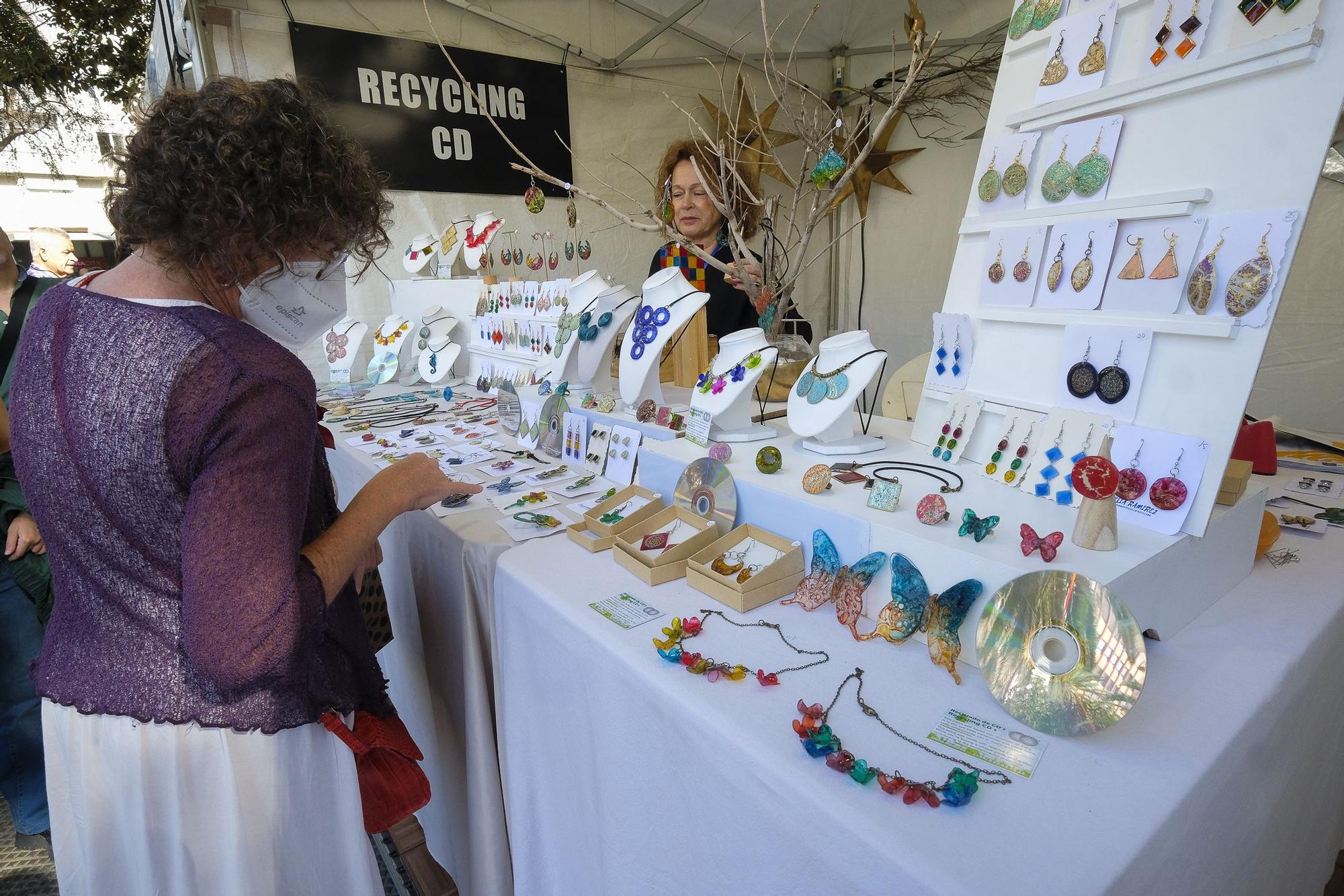 Feria de artesanía en el parque de San Telmo