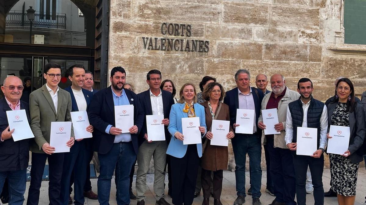 El debate sobre la rebaja del listón electoral en las Corts sigue sin fecha pese a la presión de Ens Uneix