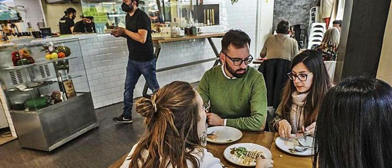 Un restaurante ilicitano en una imagen reciente. | ANTONIO AMORÓS