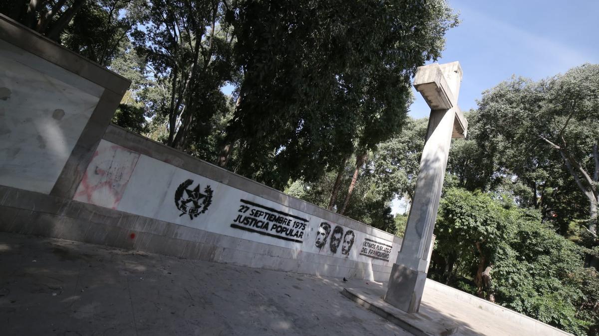 Detalle de la Cruz de los Caídos, este lunes.